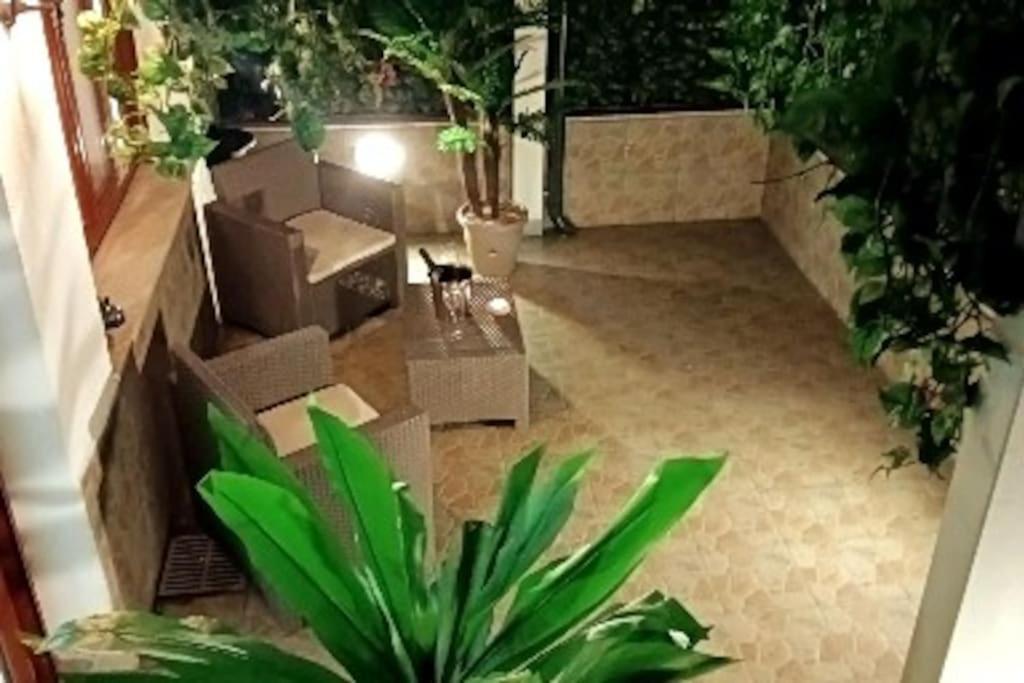Borgo Loreto Napoli Exterior foto